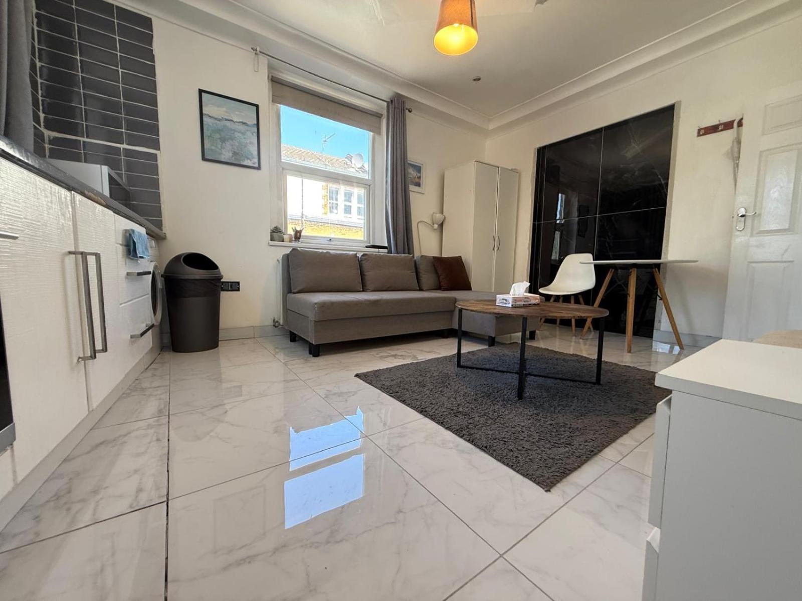 Apartment One Bedroom Flat Bell Street London